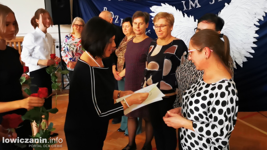 SP1 Łowicz. Uroczystość z okazji Dnia Edukacji Narodowej