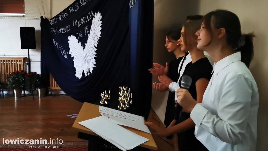 SP1 Łowicz. Uroczystość z okazji Dnia Edukacji Narodowej
