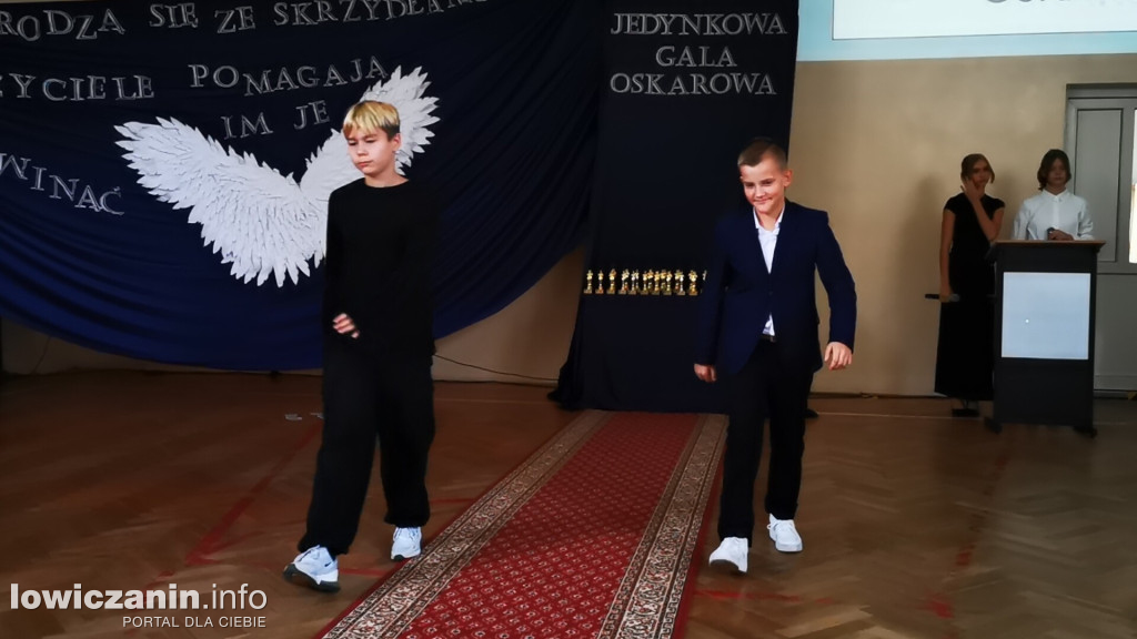 SP1 Łowicz. Uroczystość z okazji Dnia Edukacji Narodowej