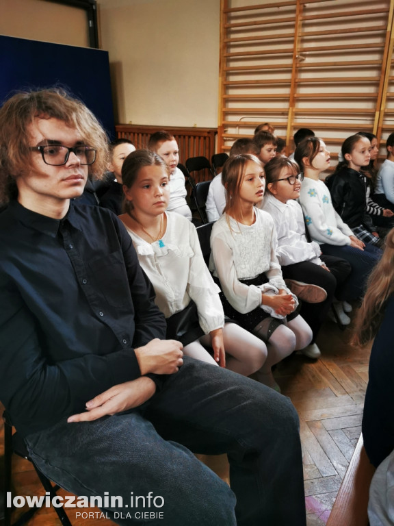 SP1 Łowicz. Uroczystość z okazji Dnia Edukacji Narodowej