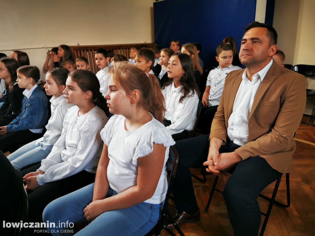 SP1 Łowicz. Uroczystość z okazji Dnia Edukacji Narodowej