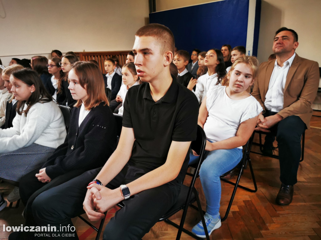 SP1 Łowicz. Uroczystość z okazji Dnia Edukacji Narodowej