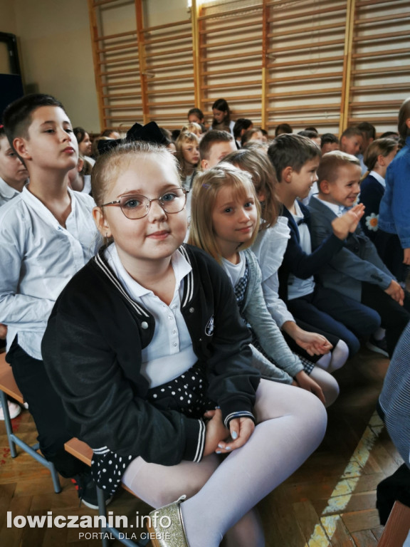SP1 Łowicz. Uroczystość z okazji Dnia Edukacji Narodowej