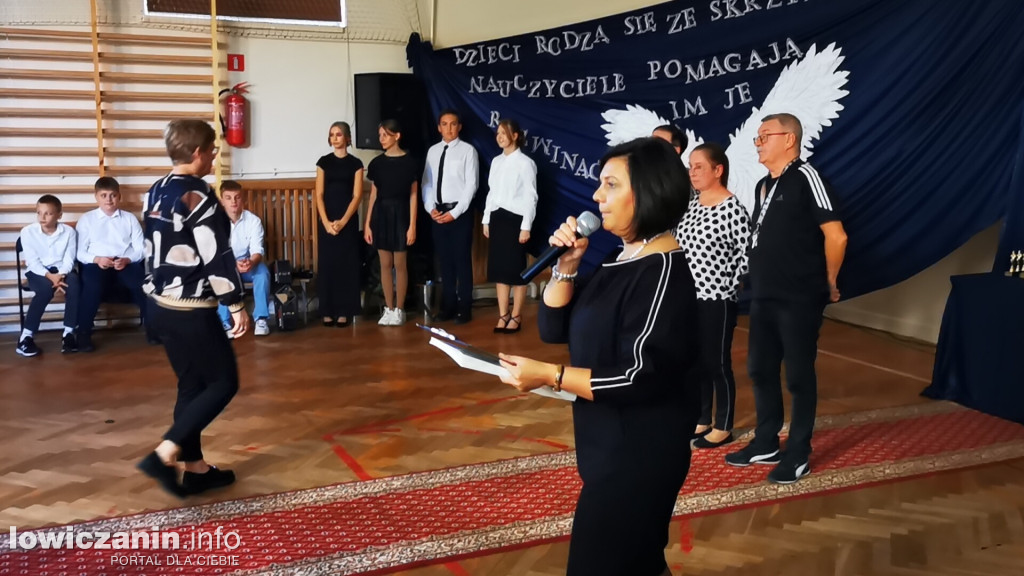 SP1 Łowicz. Uroczystość z okazji Dnia Edukacji Narodowej