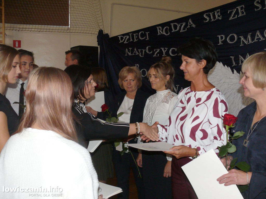 SP1 Łowicz. Uroczystość z okazji Dnia Edukacji Narodowej