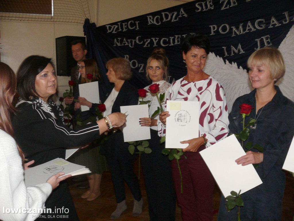 SP1 Łowicz. Uroczystość z okazji Dnia Edukacji Narodowej
