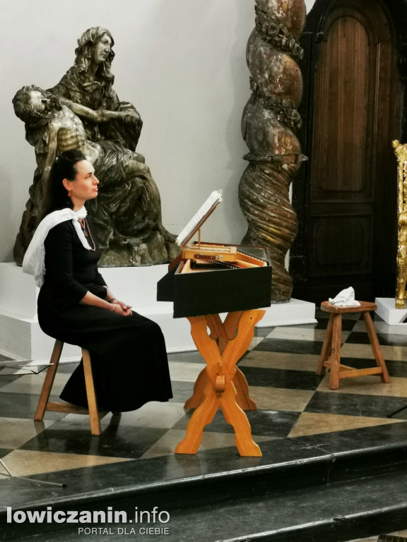 Ciekawa prelekcja i niesamowita muzyka...