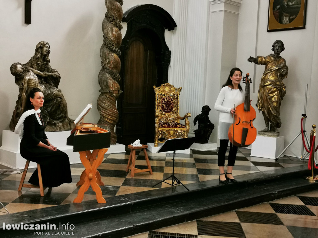 Ciekawa prelekcja i niesamowita muzyka...