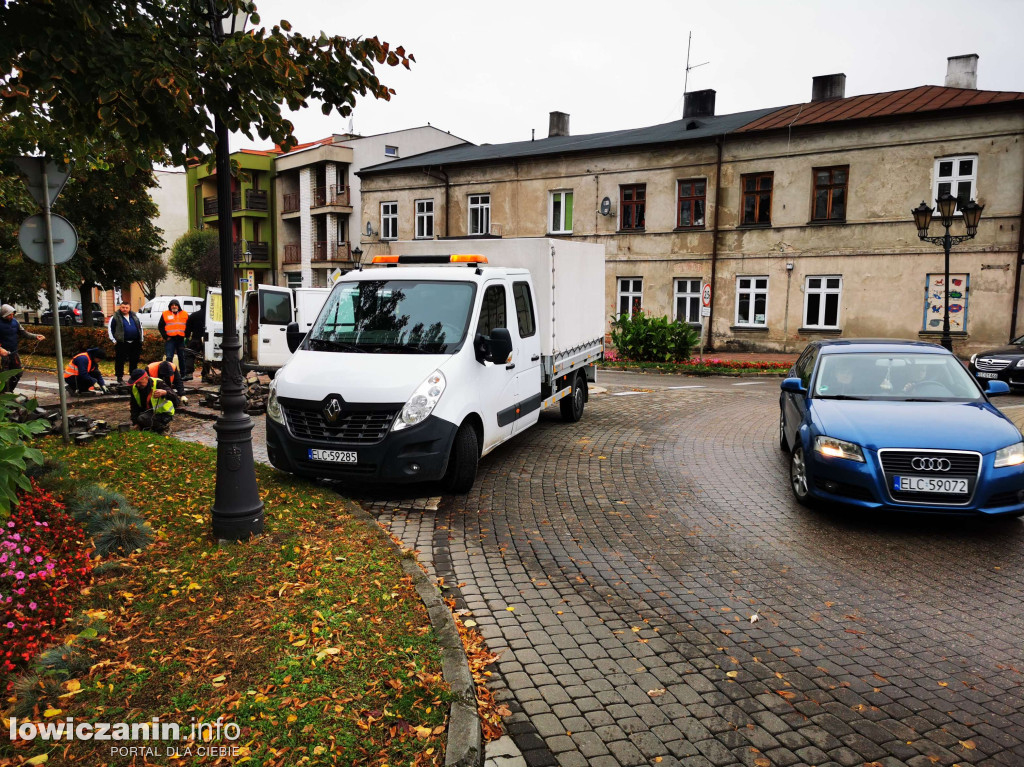 Zamknięcie ruchu i prace w Alejach Sienkiewicza w Łowiczu