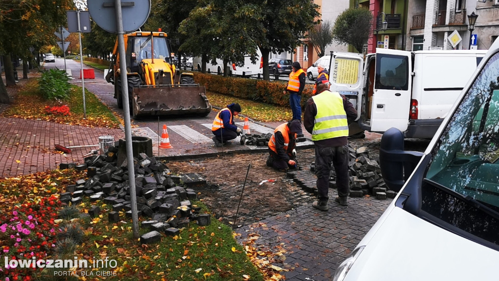 Zamknięcie ruchu i prace w Alejach Sienkiewicza w Łowiczu