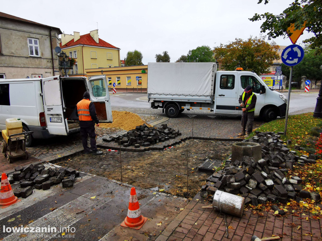 Zamknięcie ruchu i prace w Alejach Sienkiewicza w Łowiczu