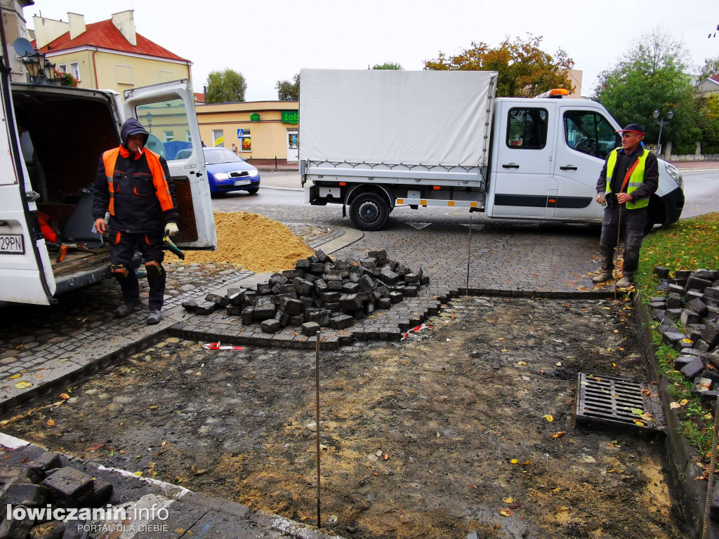 Zamknięcie ruchu i prace w Alejach Sienkiewicza w Łowiczu