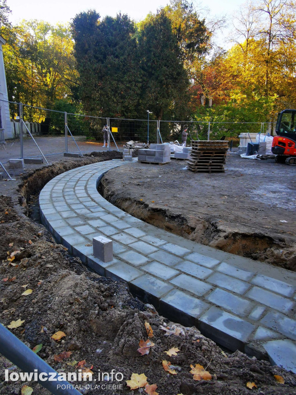 NIEBORÓW. Przebudowa podjazdu pod główne wejście do pałacu