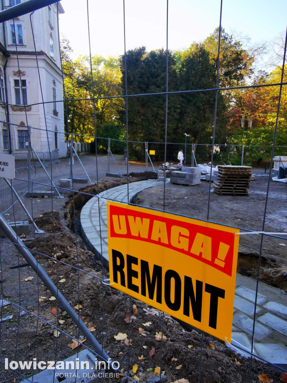 NIEBORÓW. Przebudowa podjazdu pod główne wejście do pałacu