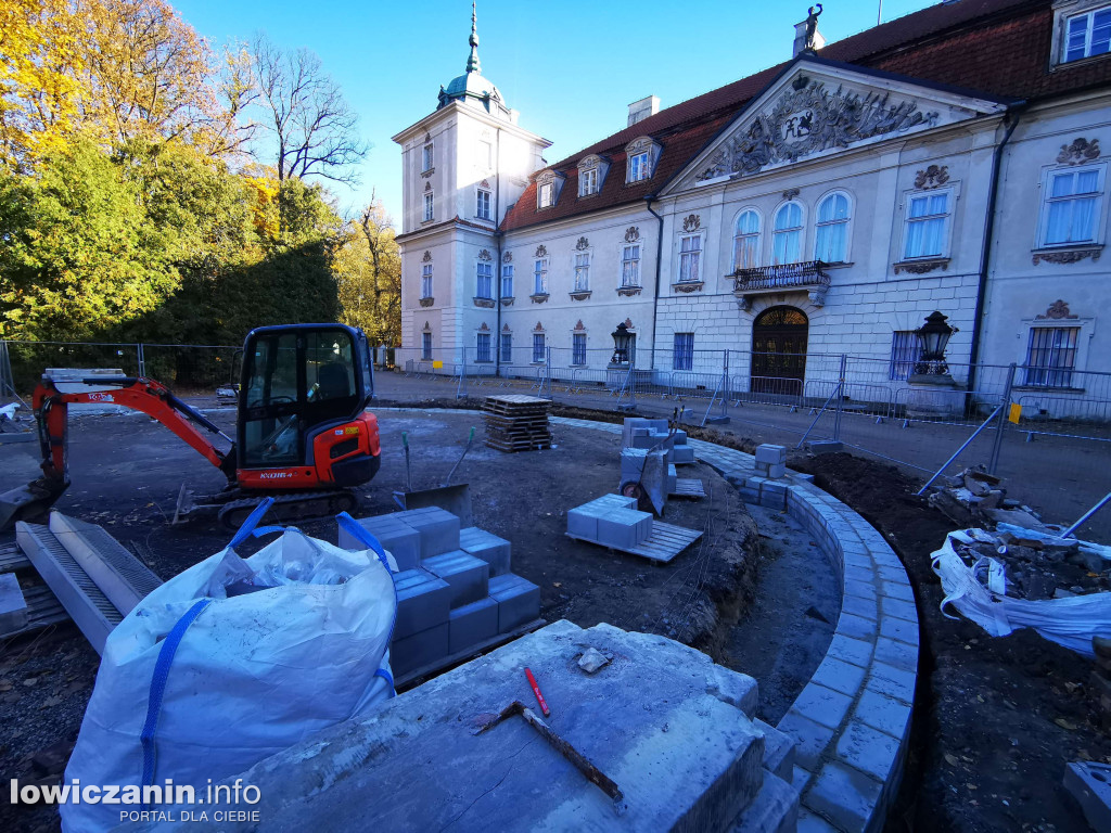 NIEBORÓW. Przebudowa podjazdu pod główne wejście do pałacu