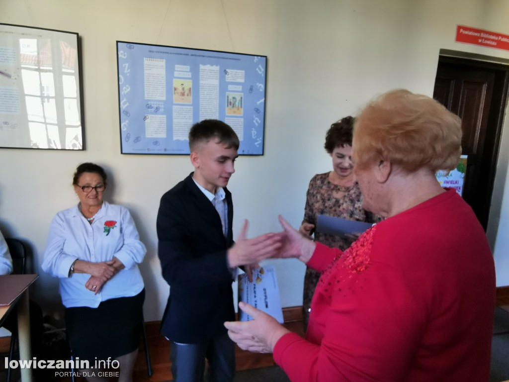 Jesienne wiersze w Bibliotece Powiatowej w Łowiczu