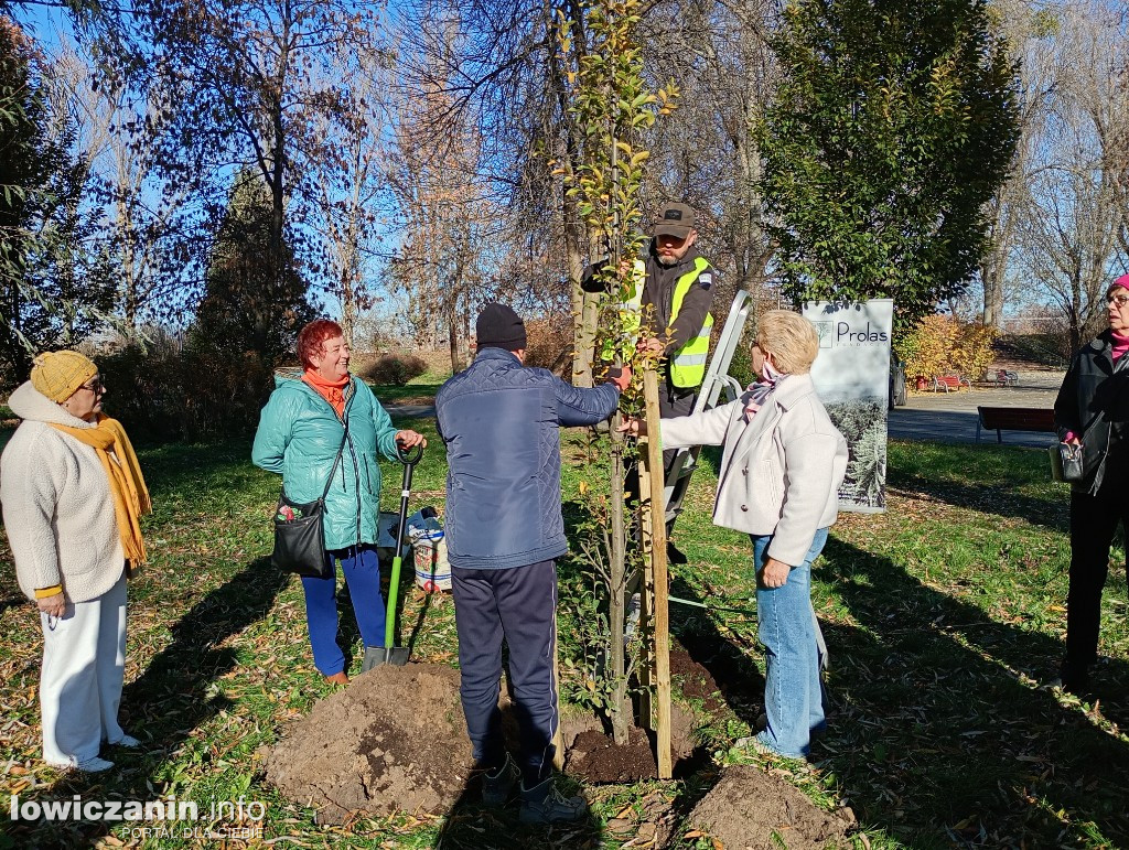 ŁUTW posadził kolejne drzewo z fundacją Prolas