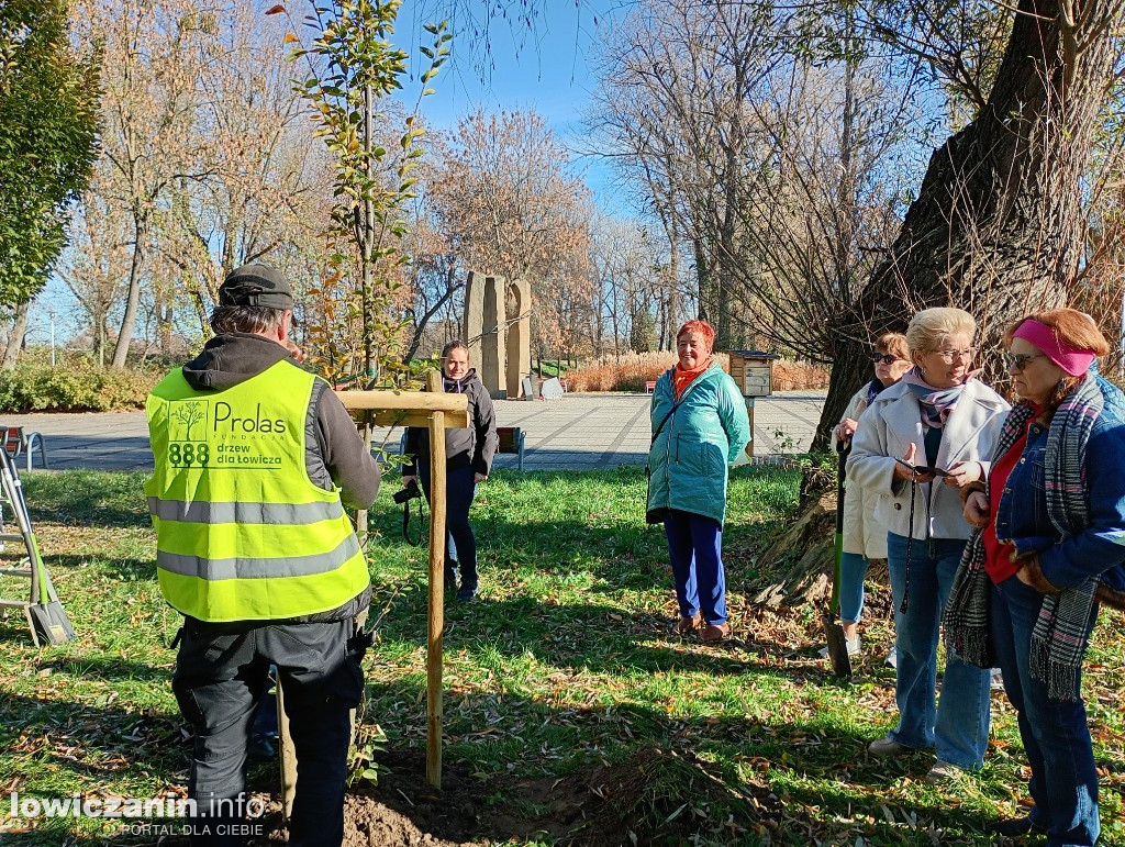 ŁUTW posadził kolejne drzewo z fundacją Prolas