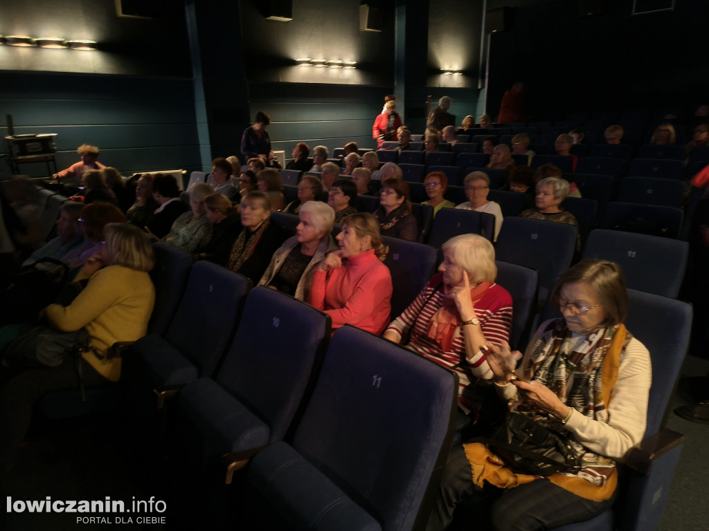 Teatr na zakręcie Uniwersytetu Trzeciego Wieku