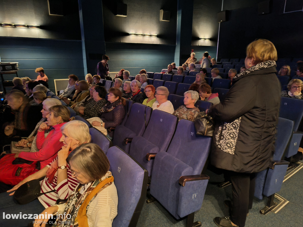 Teatr na zakręcie Uniwersytetu Trzeciego Wieku