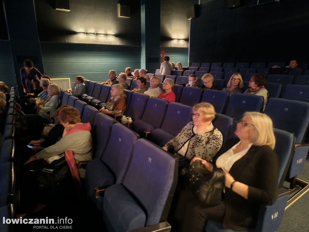 Teatr na zakręcie Uniwersytetu Trzeciego Wieku