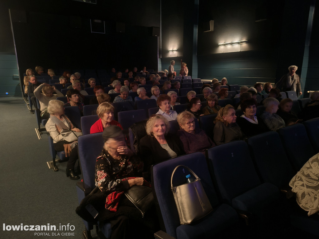 Teatr na zakręcie Uniwersytetu Trzeciego Wieku