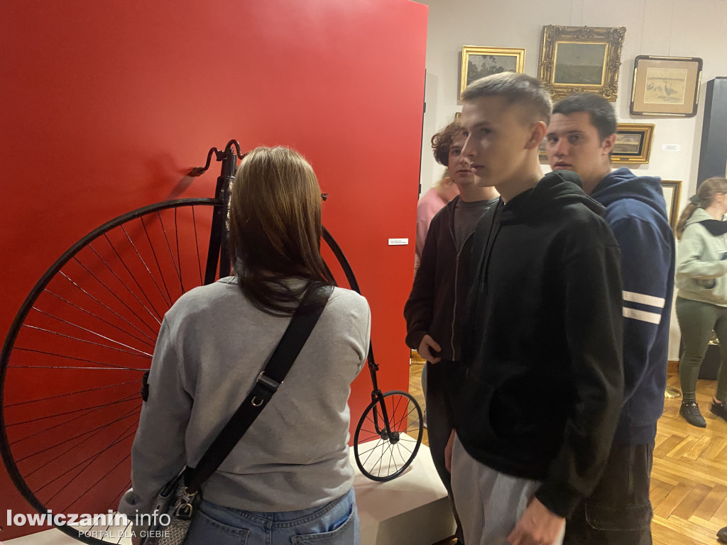 Licealiści z Mławy w łowickim muzeum