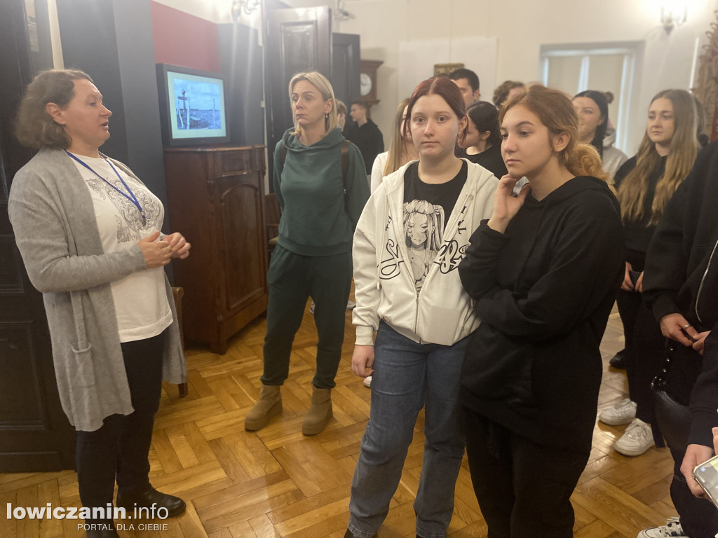 Licealiści z Mławy w łowickim muzeum