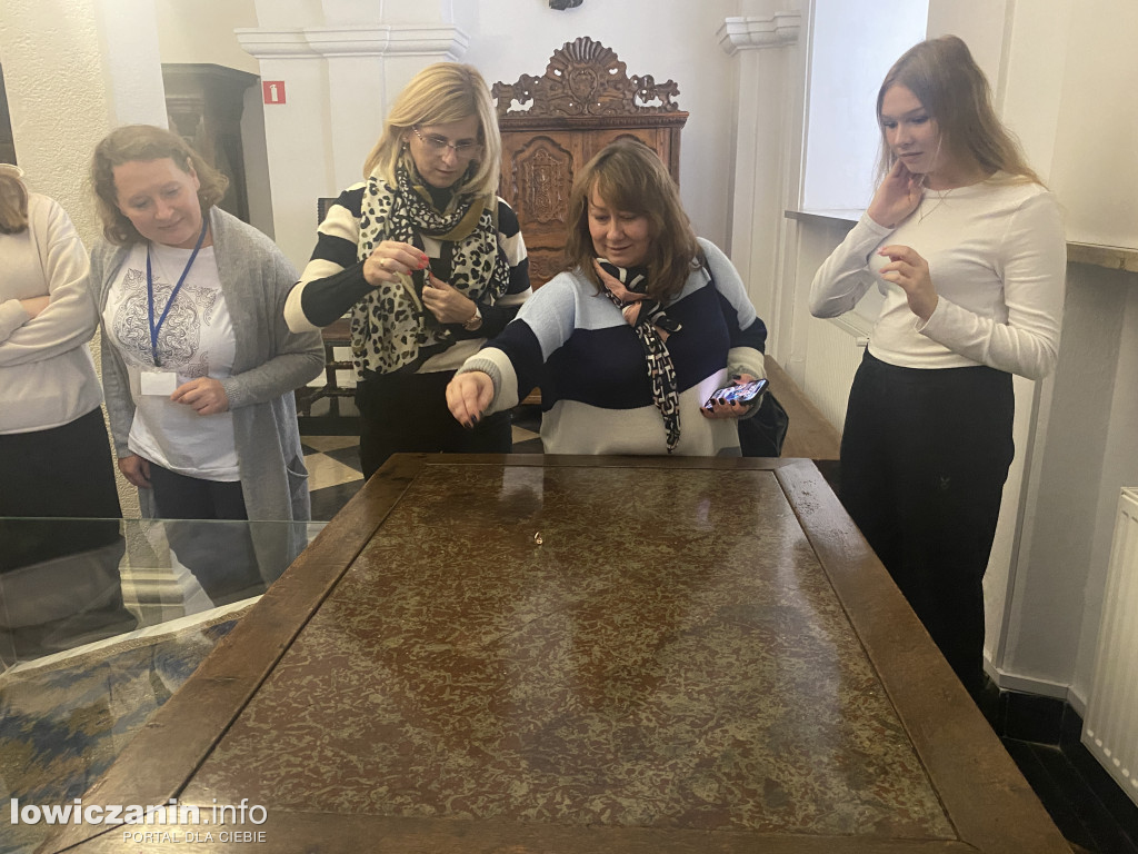 Licealiści z Mławy w łowickim muzeum