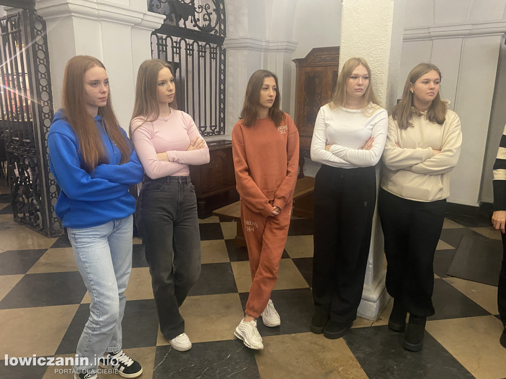 Licealiści z Mławy w łowickim muzeum