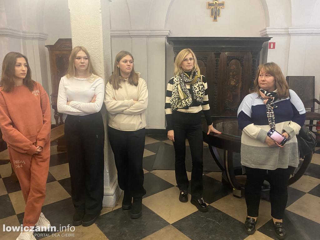 Licealiści z Mławy w łowickim muzeum