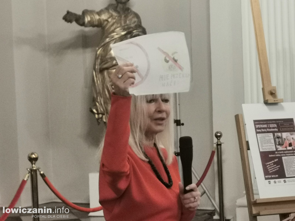 Spotkanie z Anną Marią Wesołowską w łowickim muzeum