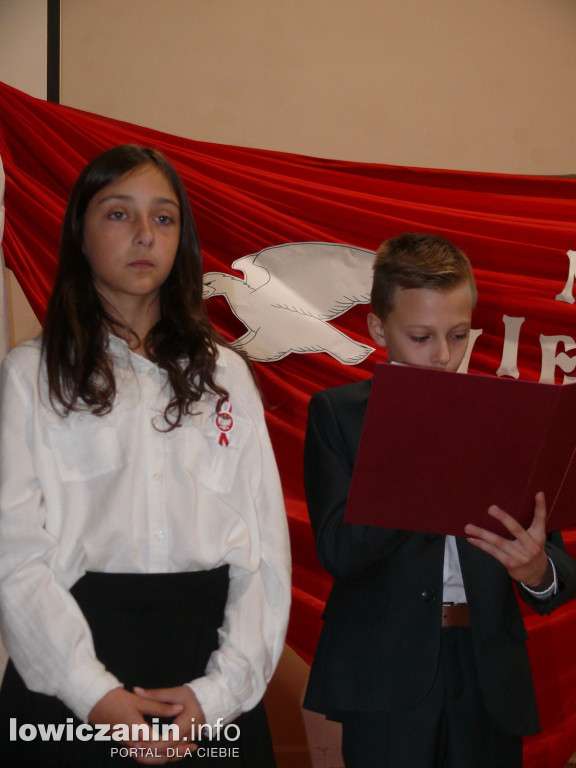 SP1 Łowicz. Występ z okazji 11 Listopada