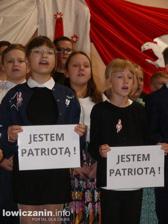 SP1 Łowicz. Występ z okazji 11 Listopada