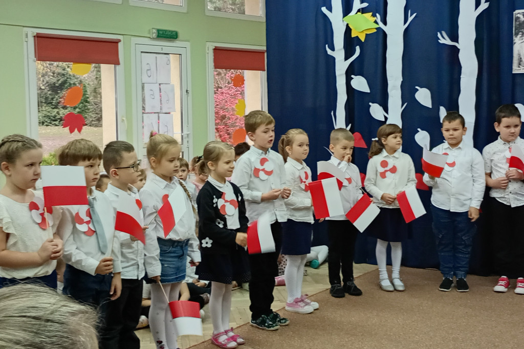 Przedszkolaki z łowickiej Stokrotki pamiętają o Dniu Niepodległości