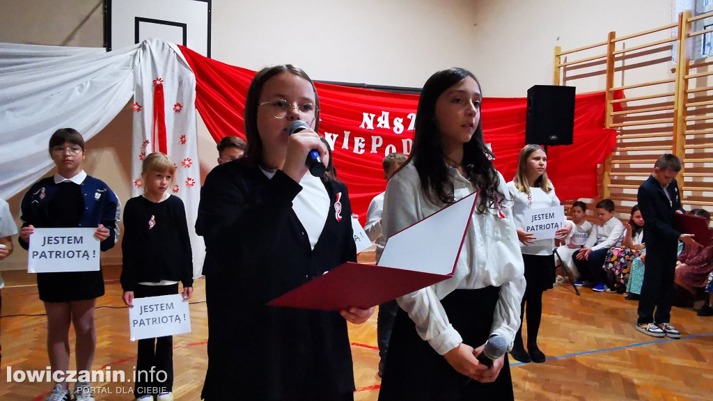 SP1 Łowicz. Występ z okazji 11 Listopada