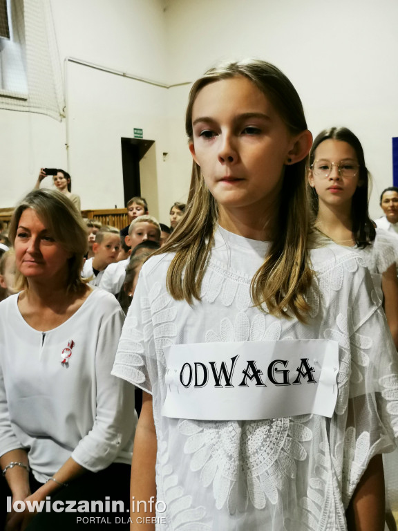 SP1 Łowicz. Występ z okazji 11 Listopada