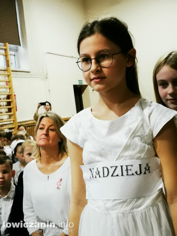 SP1 Łowicz. Występ z okazji 11 Listopada