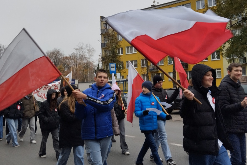 Pochód szkoły pijarskiej z okazji 11 listopada