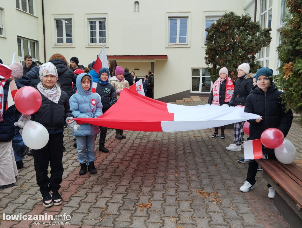 Pochód szkoły pijarskiej z okazji 11 listopada