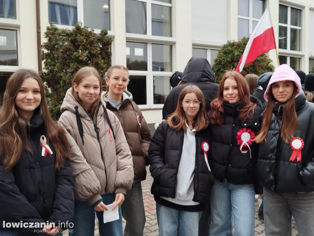 Pochód szkoły pijarskiej z okazji 11 listopada