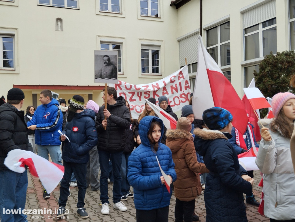 Pochód szkoły pijarskiej z okazji 11 listopada