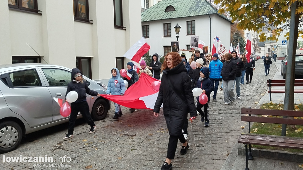 Pochód szkoły pijarskiej z okazji 11 listopada
