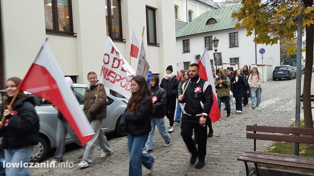 Pochód szkoły pijarskiej z okazji 11 listopada