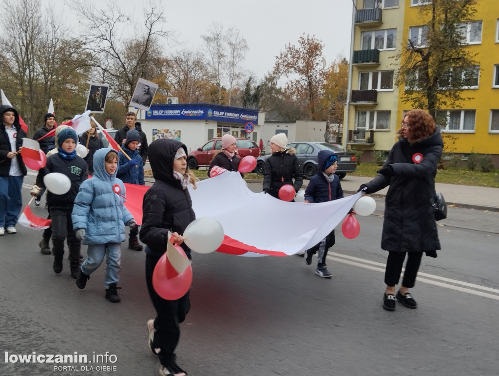 Pochód szkoły pijarskiej z okazji 11 listopada