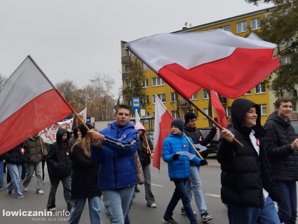 Pochód szkoły pijarskiej z okazji 11 listopada