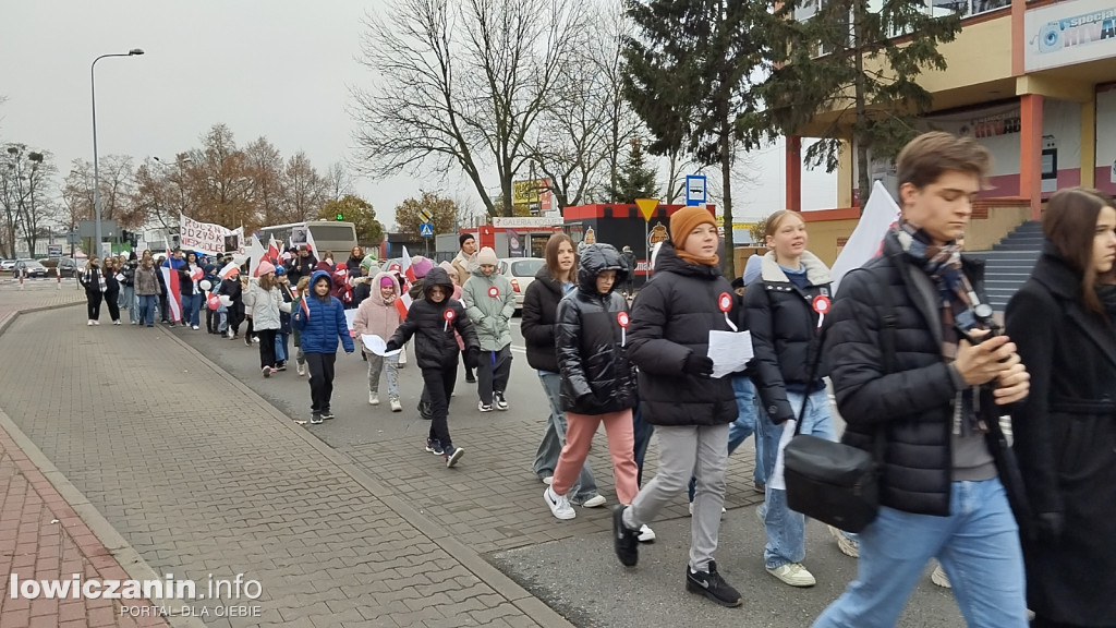 Pochód szkoły pijarskiej z okazji 11 listopada