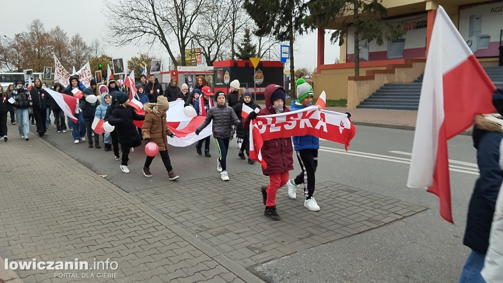 Pochód szkoły pijarskiej z okazji 11 listopada