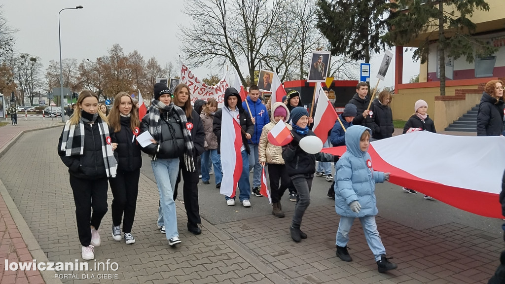 Pochód szkoły pijarskiej z okazji 11 listopada
