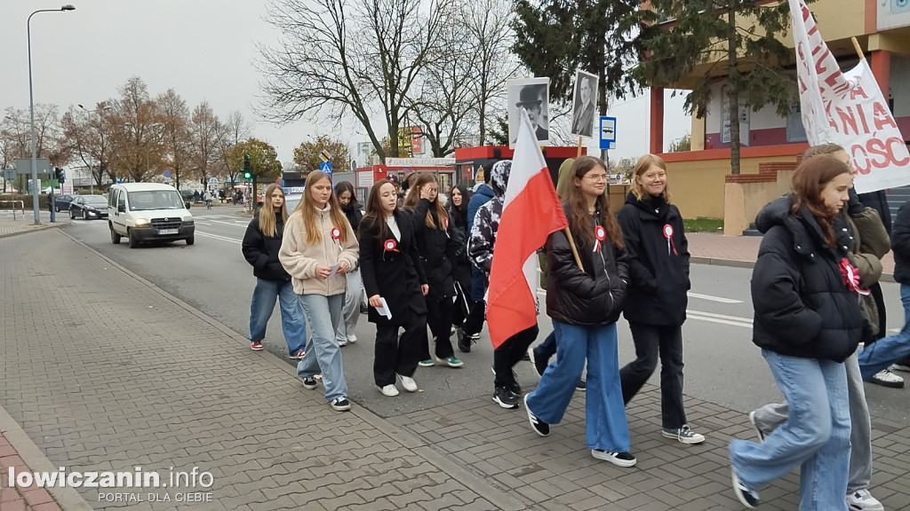 Pochód szkoły pijarskiej z okazji 11 listopada